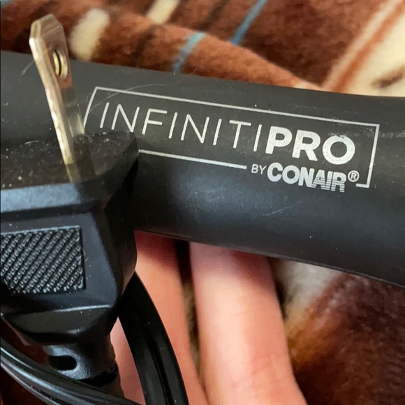 1 1/2 inch curling wand - Picture 3 of 3